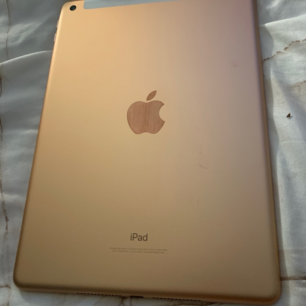 Hello! 6th Gen Ipad for sale! Was immediately replaced upon purchase by a gift!
